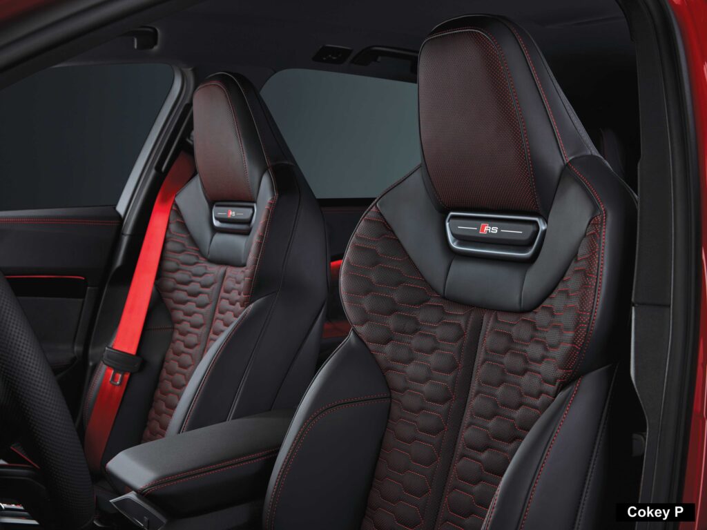 Progressiv red metallic, indoor static photo, interior
